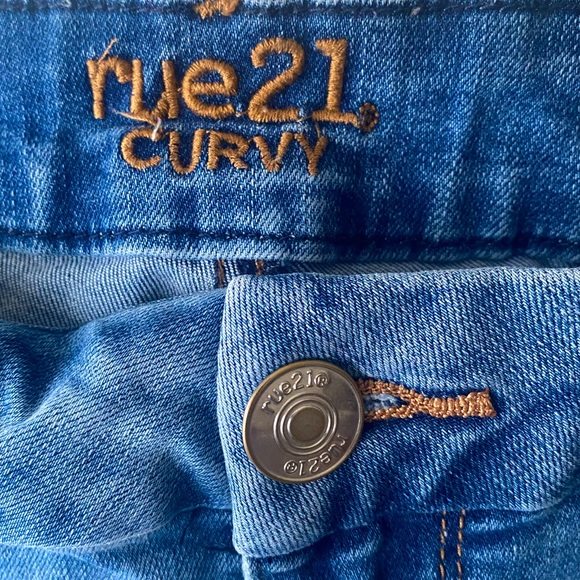 Rue 21 Curvy Jeans - Picture 1 of 6